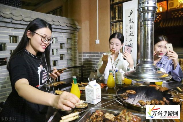 探索现代饮食文化，食色视频在推动美食视觉享受和传统烹饪技艺传承中的重要作用